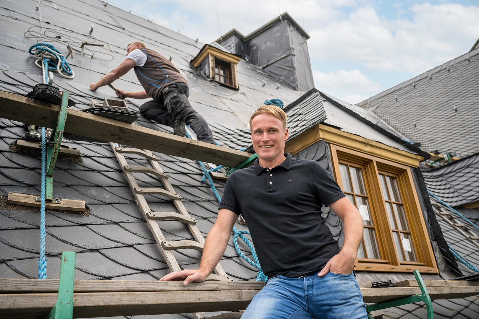 Mitarbeiter der Prange GmbH auf einem Dach