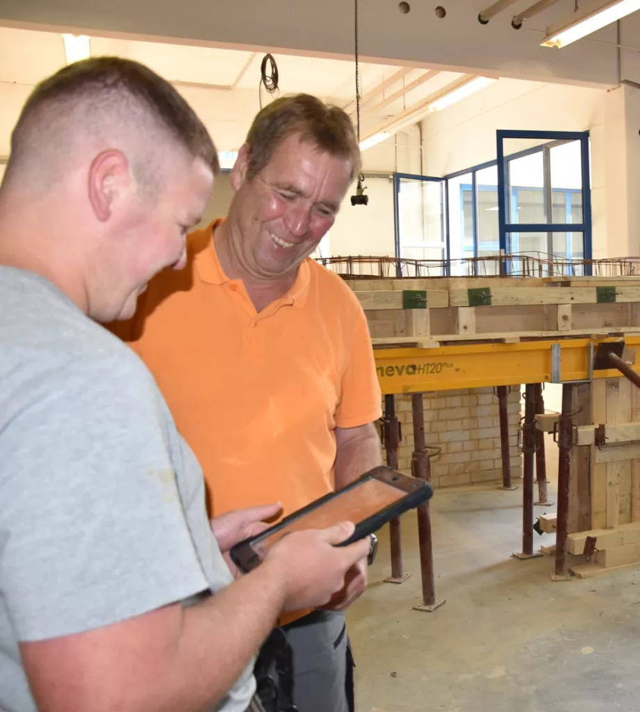 Digitalisierung schon während der Ausbildung: Maurer-Nachwuchs nutzt 123erfasst